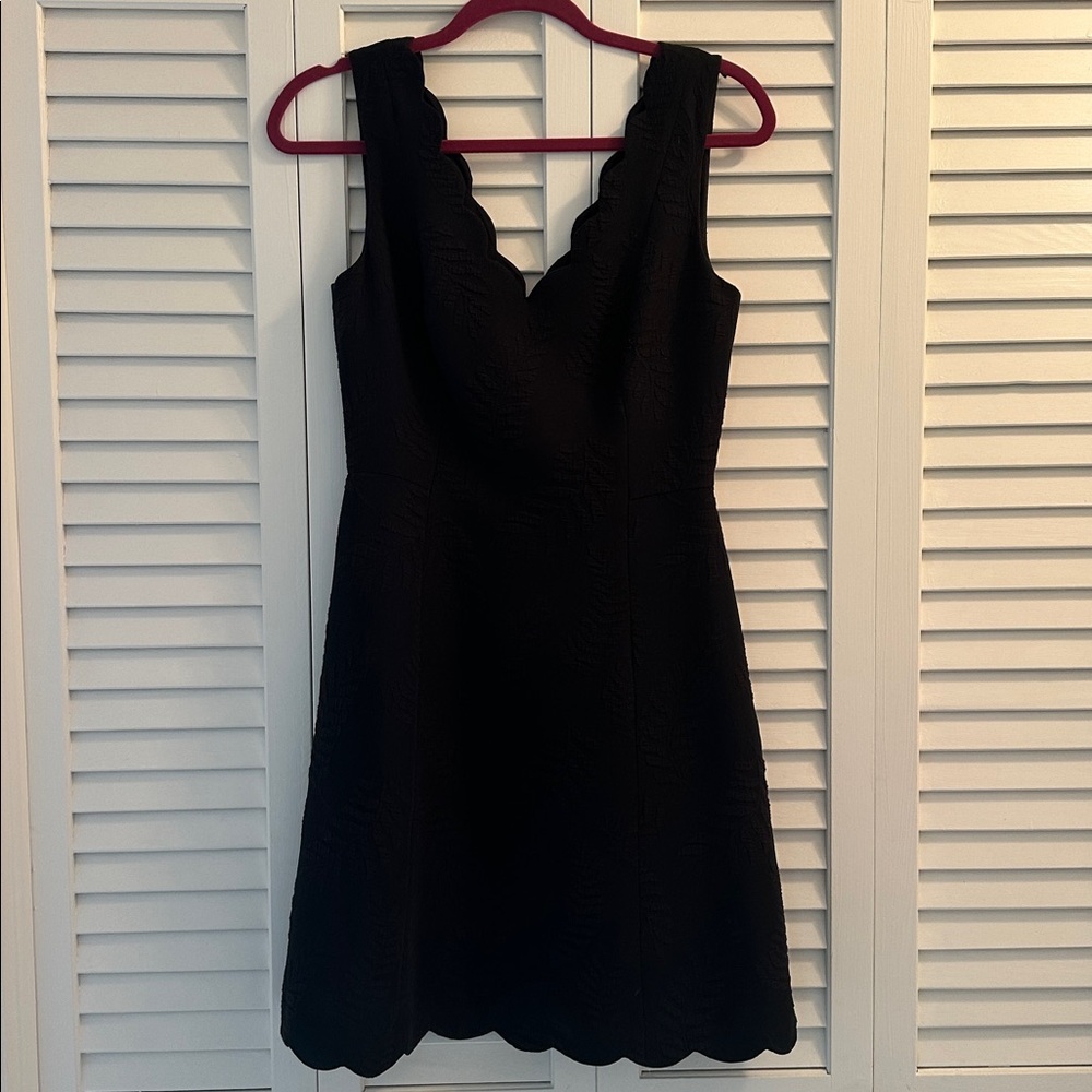 Lilly Pulitzer black scallop hem dress size 2
